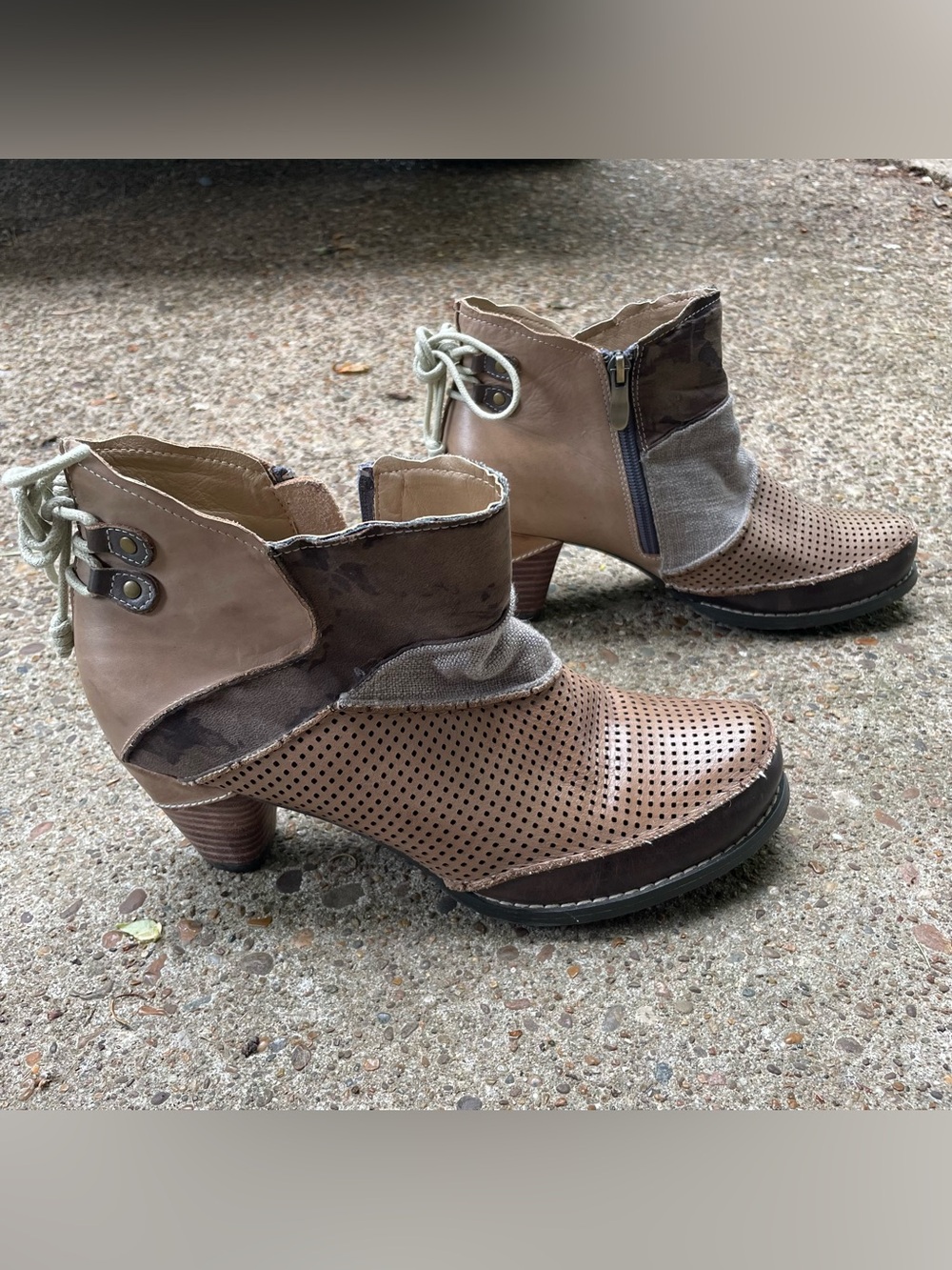 Elite by Corkys Perforated Ankle Boots Camo Boho women’s Sz 10 Leather 2.5 Heel